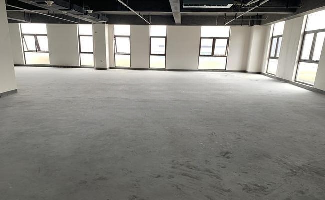 米奇中心 127m²办公室 1.1元/m²/天 简单装修