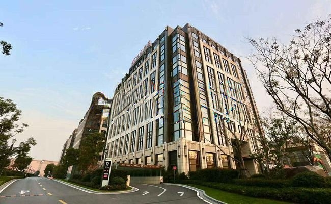 杨灏国际中心 966m²办公室 2.4元/m²/天 简单装修