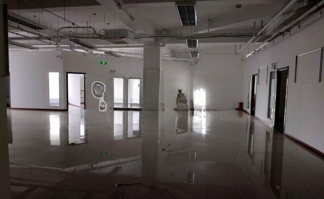 展想中心写字楼 2162m²办公室 4.59元/m²/天 简单装修