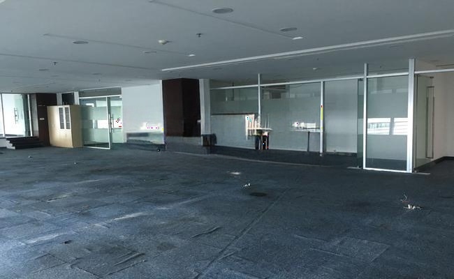 由度工场 215m²办公室 2.4元/m²/天 简单装修