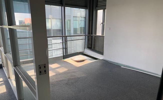 张江集电港 40m²办公室 3.3元/m²/天 简单装修